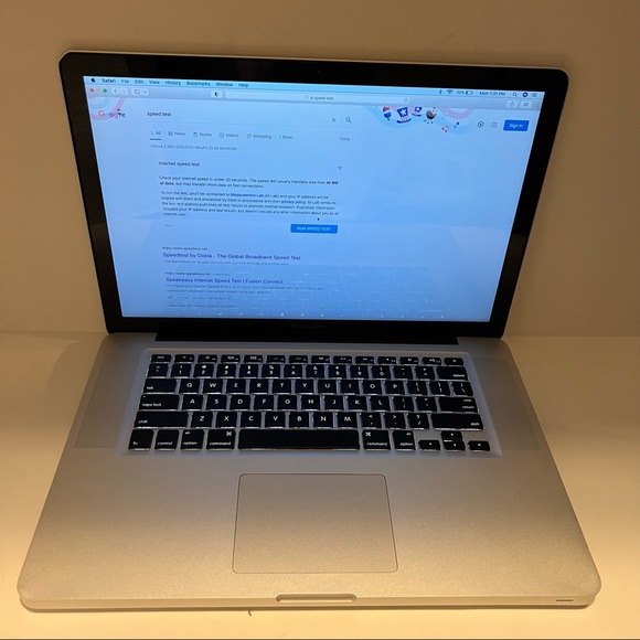 Apple MacBook Pro 15 inch Laptop • Intel Quad Core i7 • 16GB RAM 500 GB SSD - Picture 3 of 11